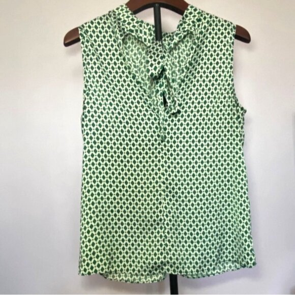 H & M Green Diamond Print Sleeveless Blouse Back Tie Detail Light & Comfortable - Picture 3 of 7